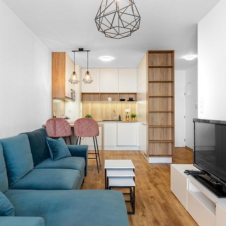 Leo Apartment - Ac & Free Parking Bratislava Exteriör bild