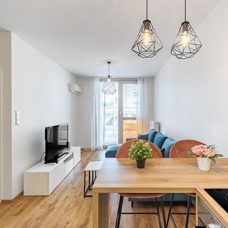 Leo Apartment - Ac & Free Parking Bratislava Exteriör bild