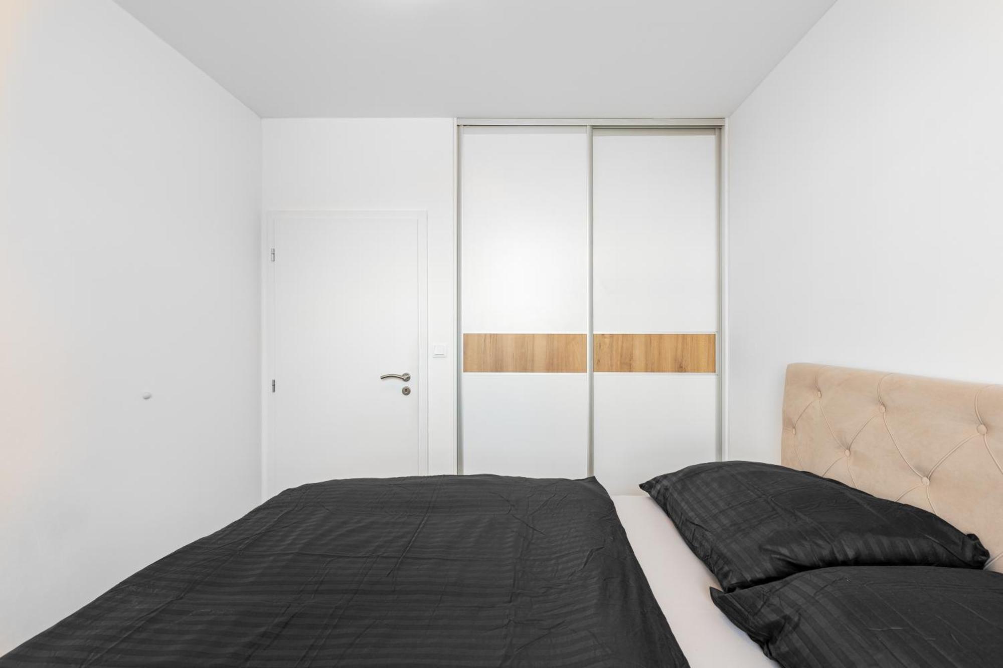 Leo Apartment - Ac & Free Parking Bratislava Exteriör bild