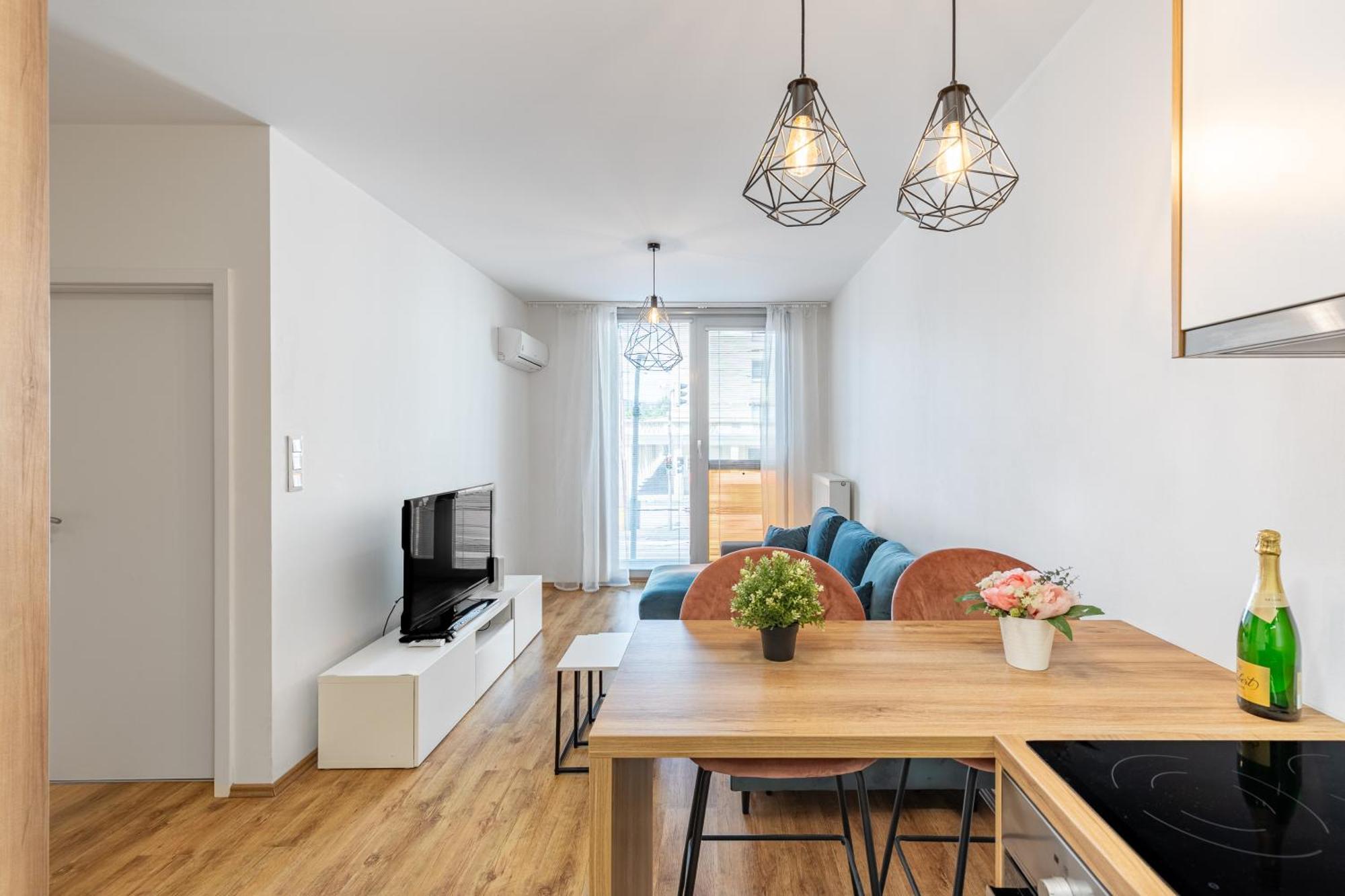 Leo Apartment - Ac & Free Parking Bratislava Exteriör bild